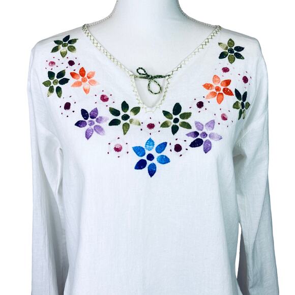 Vintage 1970s Handmade Embroidered Blouse Florals on White Chambray Size S - Picture 2 of 9